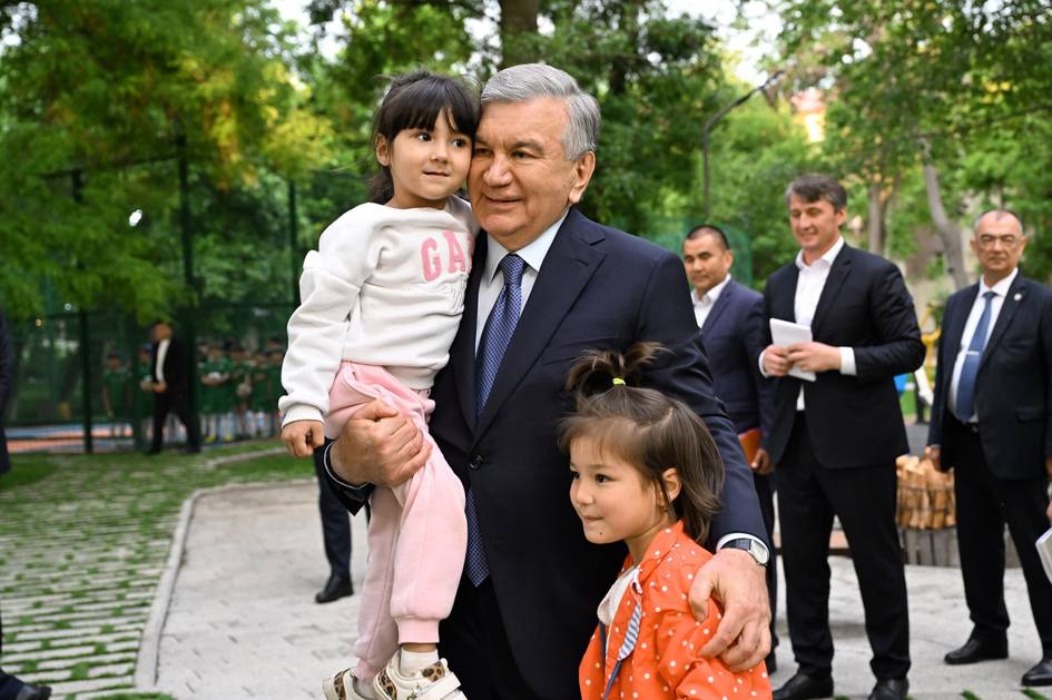 Shavkat Mirziyoyev poytaxtdagi “Bogʻimaydon” mahallasi aholisi bilan suhbatlashdi